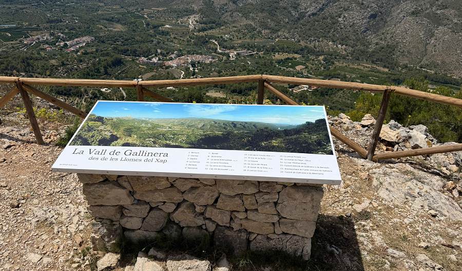 The viewpoint at Mirador del Xap, with a panel naming the villages of the Vall de Gallinera below